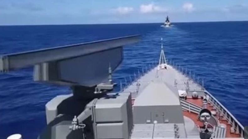 Rusia Gelar Latihan Perang Tenggelamkan Kapal Induk Tiruan di Dekat Hawaii, AS Siaga