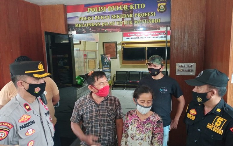 Ini Tampang Pasutri yang Kompak Keroyok Tetangga hingga Masuk Rumah Sakit 