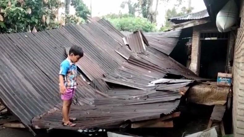 Puting Beliung Landa Simalungun, 6 Rumah Warga Rusak, Pohon Tumbang