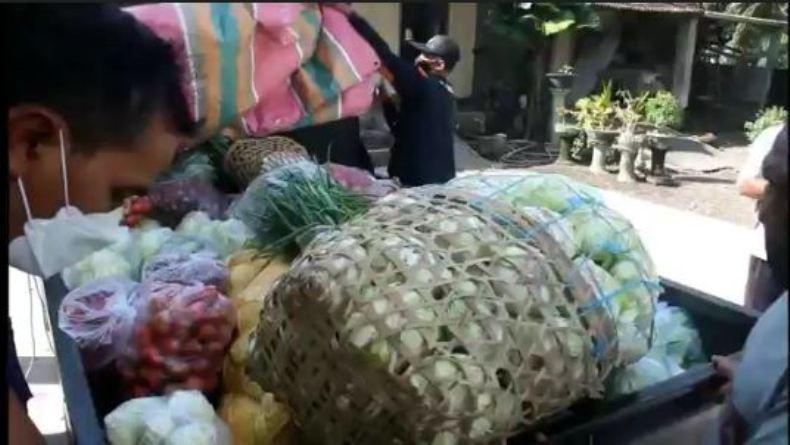Warga Lereng Merapi di Boyolali Kirim Sayuran Segar untuk Warga Terdampak Covid-19  