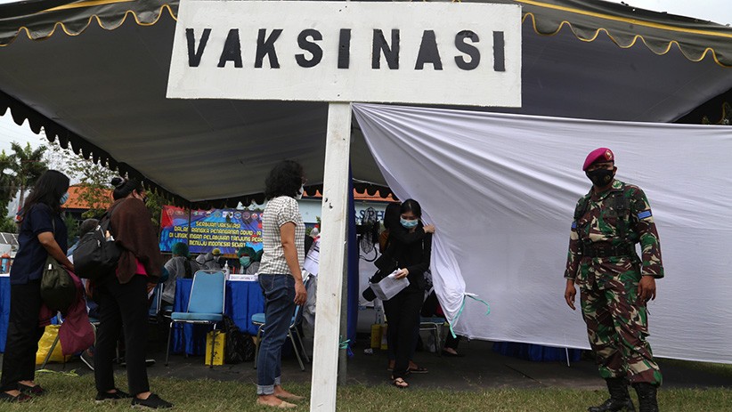 KSAL Tinjau Serbuan Vaksinasi di Surabaya dan Semarang - Bagian 2