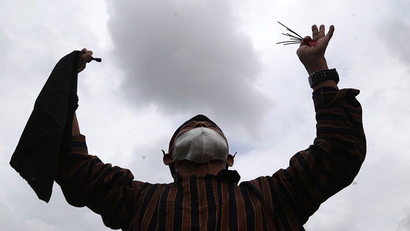 Begini Ritual Pawang Hujan Menggeser Awan Gelap - Bagian 1