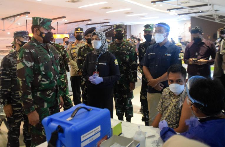  Kasal Tinjau Serbuan Vaksinasi di Pelabuhan Tanjung Emas Semarang