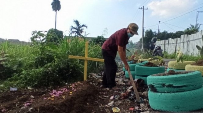 Kepling di Medan Buat Kuburan di Pinggir Jalan agar Warga Tak Buang Sampah Sembarangan