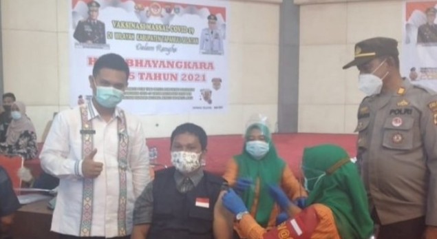 Sambut HUT Ke-75 Bhayangkara, 1.437 Lansia Ikut Vaksinasi Massal di Tapsel