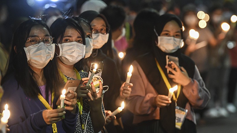 Isak Tangis Iringi Pelepasan Jenazah Tenaga Kesehatan Meninggal Terpapar Covid - Bagian 4