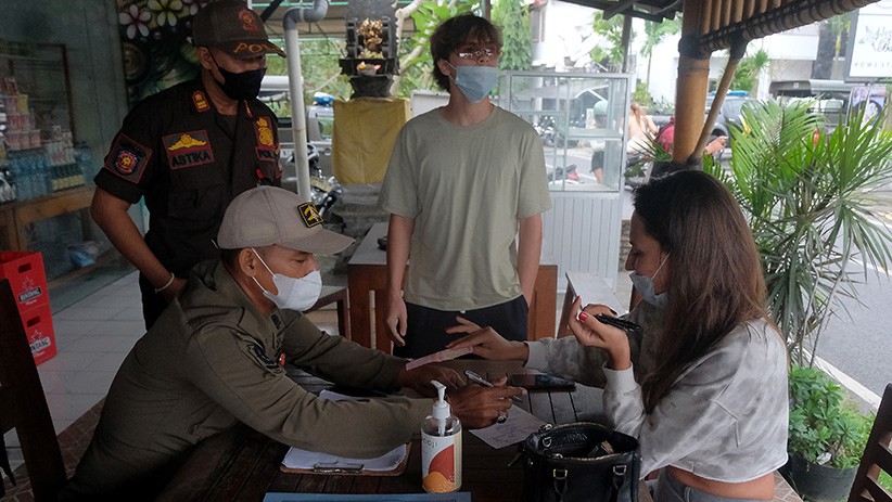 Belasan WNA Langgar Prokes Terjaring Razia Satgas Gabungan - Bagian 2