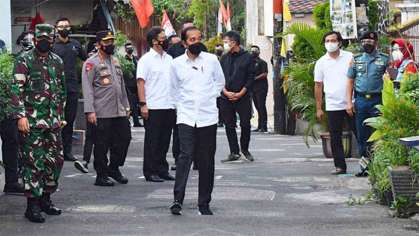 Presiden Jokowi Blusukan ke Cempaka Putih, Cek Pelaksanaan PPKM Mikro - Bagian 4