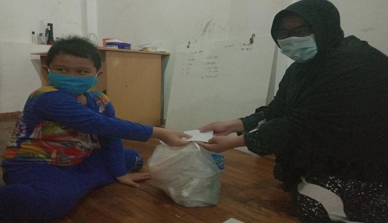Salut, Bocah Kumpulkan Uang Jajan Bantu Warga Positif Covid di Purwakarta