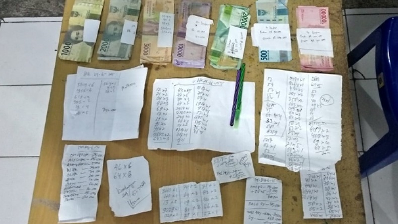 Warga Bitung Digrebek Polisi di Rumah saat Jalankan Bisnis Judi Togel