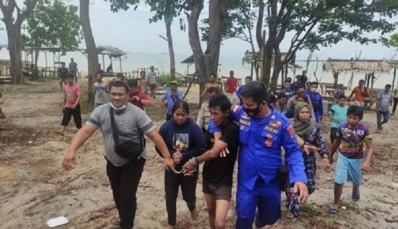 title Pasangan Remaja di Bangka Barat Rampok Rumah, Anak Korban Diancam dengan Sajam Pasangan Remaja di Bangka Barat Rampok Rumah, Anak Korban Diancam dengan Sajam