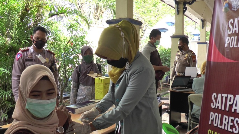 Cegah Penyebaran Covid-19, Pemohon SIM di Demak Jadi Sasaran Vaksinasi 