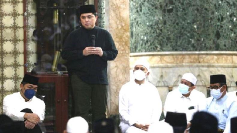Menteri BUMN dan Mendag Sholat Subuh Bersama Keluarga Kesultanan Deli di Masjid Raya