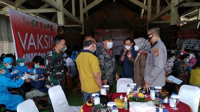 Dukung Vaksinasi Covid-19 Serentak, Kodim Bangli Terjunkan Tim Vaksinator