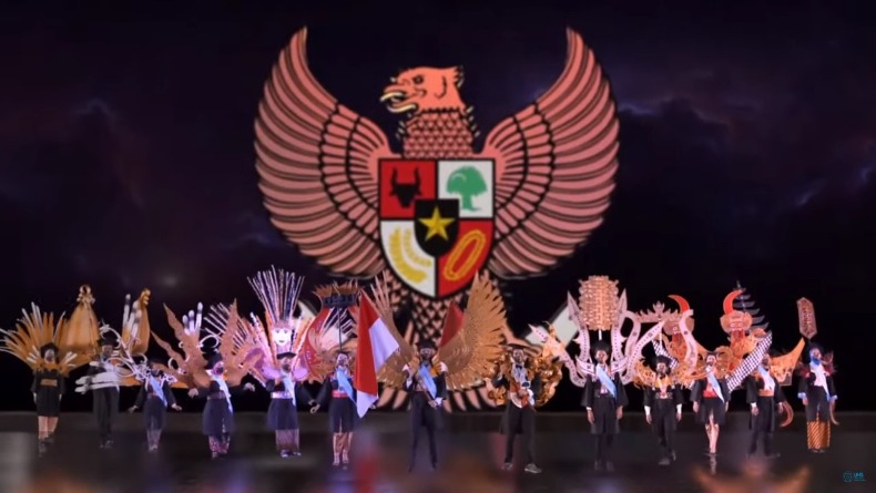 Peragaan Busana Semarakkan Wisuda Luring dan Daring UNS 