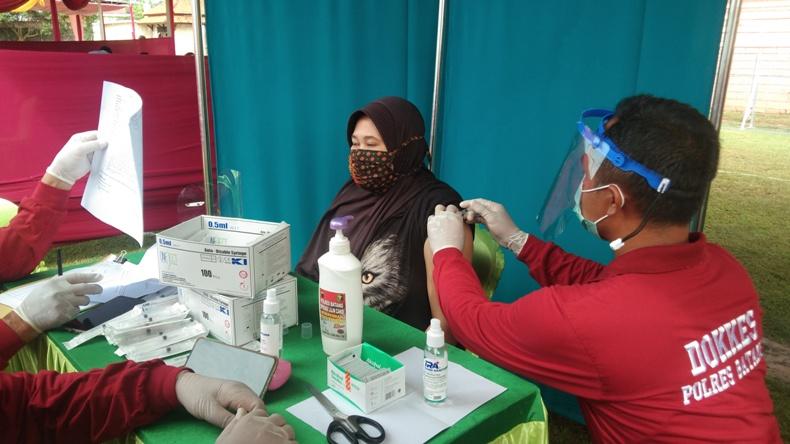 Serbuan Vaksinasi Serentak, Ribuan Warga Batang Disuntik Vaksin Covid-19 