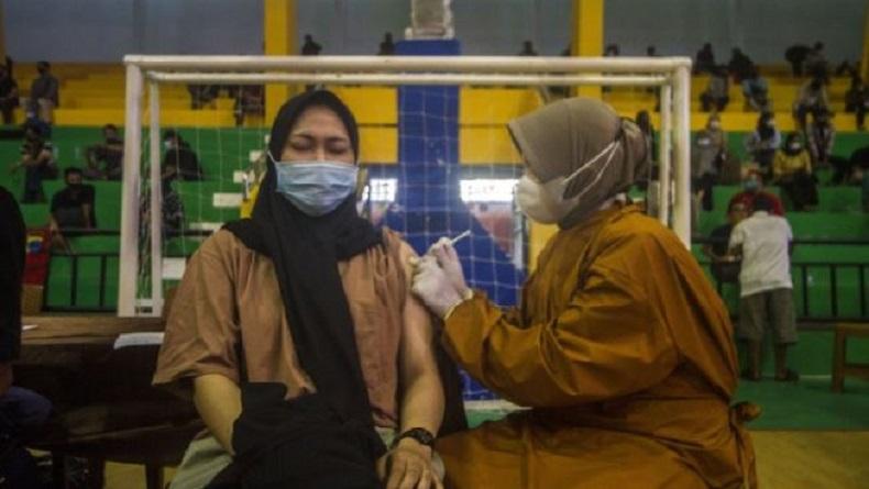 Ribuan Warga Cirebon Serbu Vaksinasi Massal di Markas Yon Arhanudse