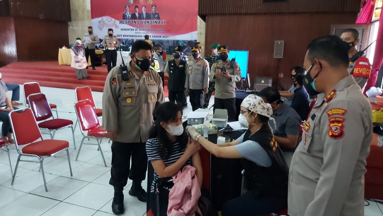 HUT ke-75 Bhayangkara, Polrestabes Bandung Gelar Vaksinasi Covid-19 Massal di 11 Lokasi
