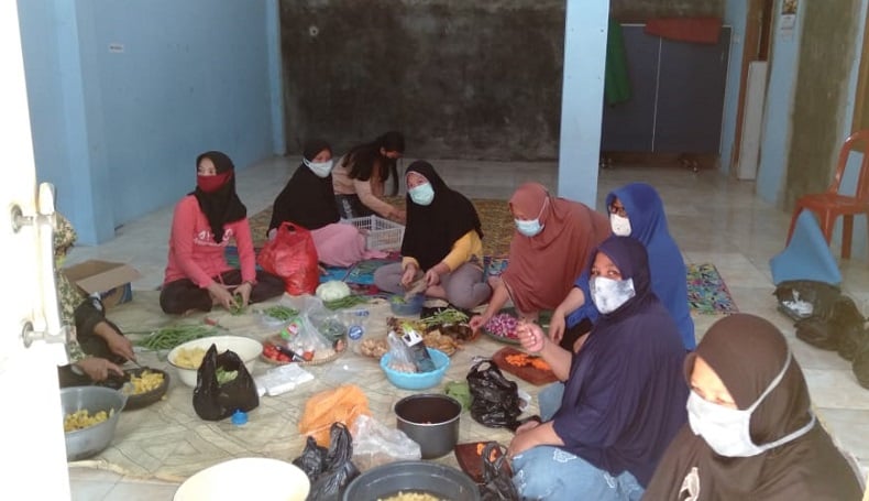 Tangani Positif Covid, Warga Ciseureuh Purwakarta Dirikan Dapur Umum secara Swadaya