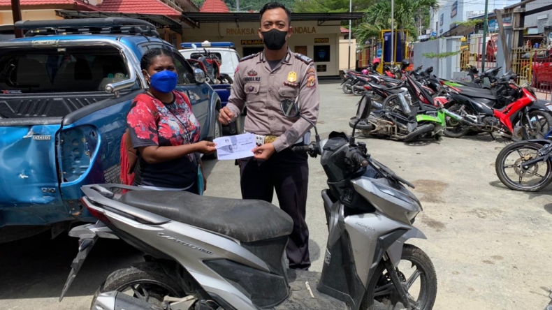 title Nasib Baik, Perempuan Asal Jayapura Ini Temukan Motornya yang Hilang Dicuri Nasib Baik, Perempuan Asal Jayapura Ini Temukan Motornya yang Hilang Dicuri
