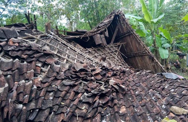 Tak Kuat Menahan Beban, Rumah Lansia dengan Anak Disabilitas di Kulonprogo Ambruk