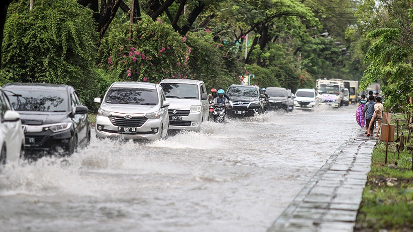 Akses Menuju Bandara Juanda Sidoarjo Terendam Banjir 40 Sentimeter - Bagian 1