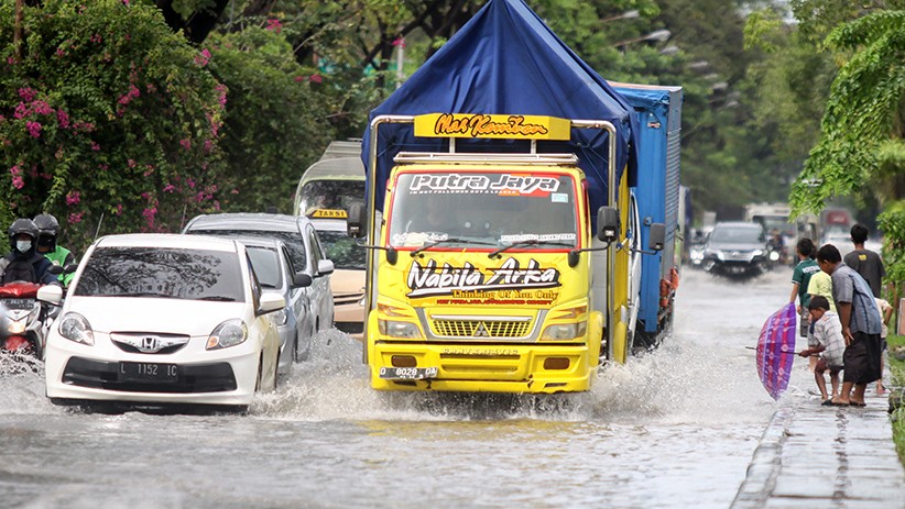 Akses Menuju Bandara Juanda Sidoarjo Terendam Banjir 40 Sentimeter - Bagian 2