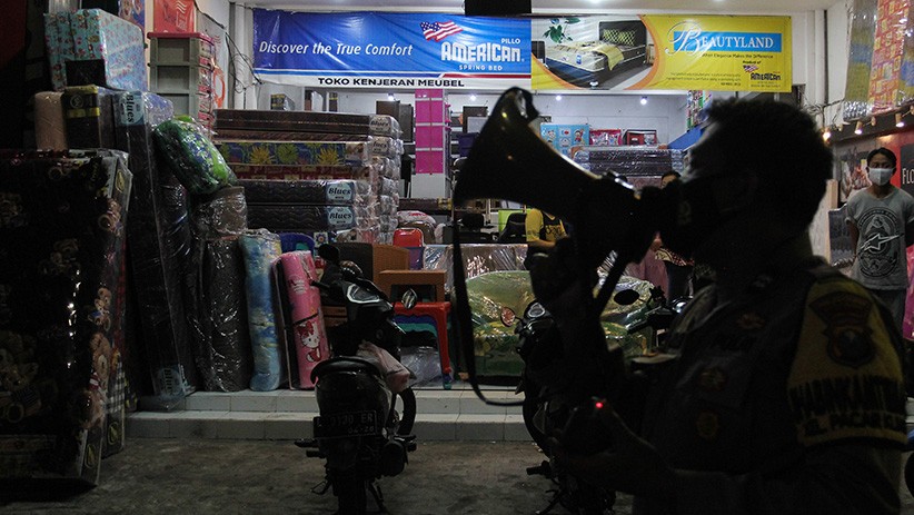 Jam Operasional Tempat Usaha Surabaya Dibatasi Pukul 20.00 - 05.00 WIB - Bagian 1