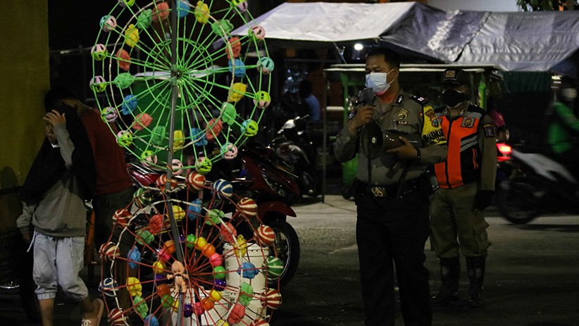 Jam Operasional Tempat Usaha Surabaya Dibatasi Pukul 20.00 - 05.00 WIB - Bagian 2