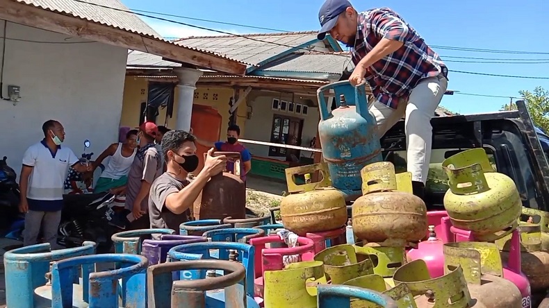 title 3 Bulan Beroperasi, Sindikat Pengoplos Gas di Pangkalpinang Raup Untung Rp20 Juta 3 Bulan Beroperasi, Sindikat Pengoplos Gas di Pangkalpinang Raup Untung Rp20 Juta