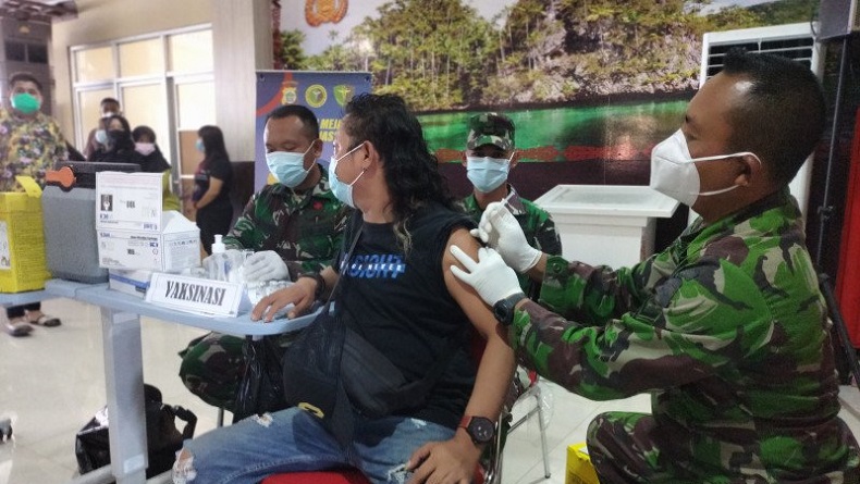 Vaksinasi Massal di Papua Barat Melampaui Target, Jumlah Peserta 9.000 Orang