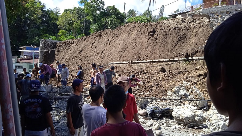 title Tembok PPU Gereja Katolik di Simalungun Longsor, 3 Orang Tewas Tembok PPU Gereja Katolik di Simalungun Longsor, 3 Orang Tewas
