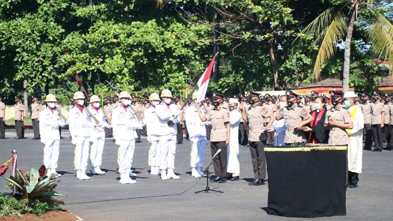 Kapolda Lantik 317 Bintara Remaja Lulusan SPN Polda Sulut