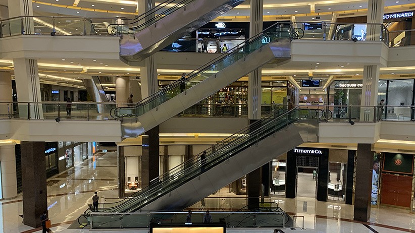 Operasional Pusat Perbelanjaan Dibatasi hingga Pukul 17.00 - Bagian 1