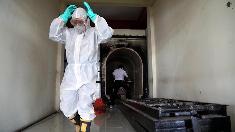 Jenazah Berdatangan ke Krematorium Keputih, Tungku Pembakaran Terus Menyala - Bagian 5