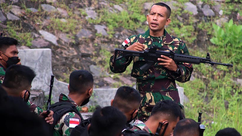 Sniper Marinir Lumpuhkan Musuh dari Jarak 500 Meter dengan Senjata AWM - Bagian 6