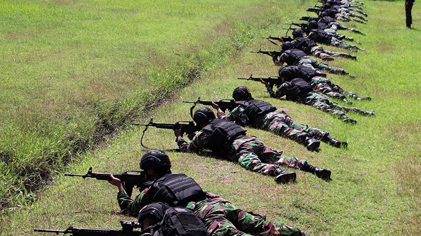 Sniper Marinir Lumpuhkan Musuh dari Jarak 500 Meter dengan Senjata AWM - Bagian 4