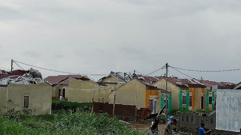 title Diterjang Puting Beliung, 80 Rumah di Tanjung Anom Rusak Berat Diterjang Puting Beliung, 80 Rumah di Tanjung Anom Rusak Berat