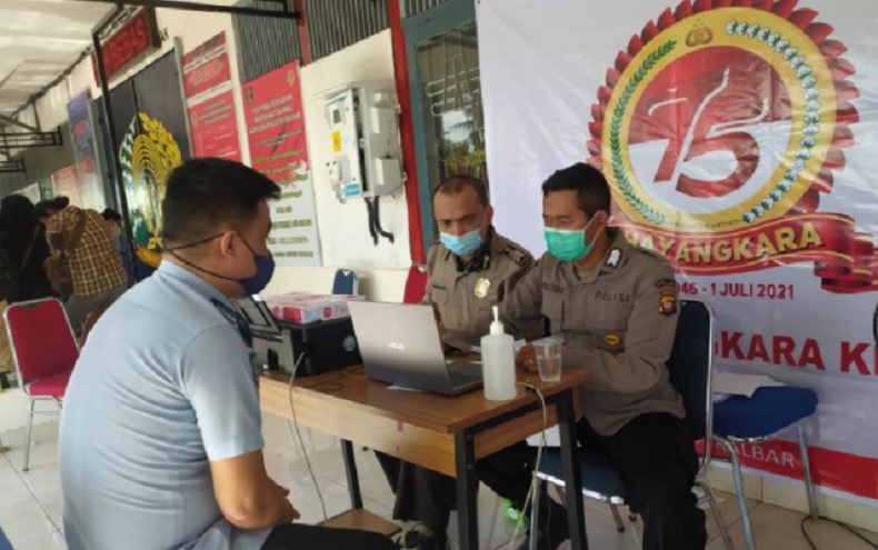Ratusan Sipir Lapas Pontianak dan Keluarganya Divaksin Covid-19