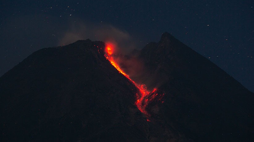 title Gunung Merapi Kembali Luncurkan 15 Kali Guguran Lava Pijar Sejauh 1,5 Km Gunung Merapi Kembali Luncurkan 15 Kali Guguran Lava Pijar Sejauh 1,5 Km