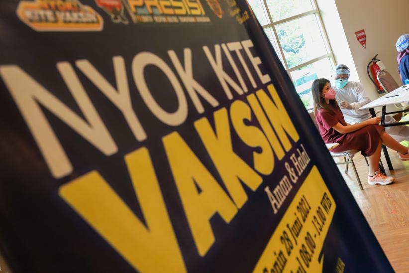 Kapolda Metro Jaya Tinjau Proses Vaksinasi - Bagian 3