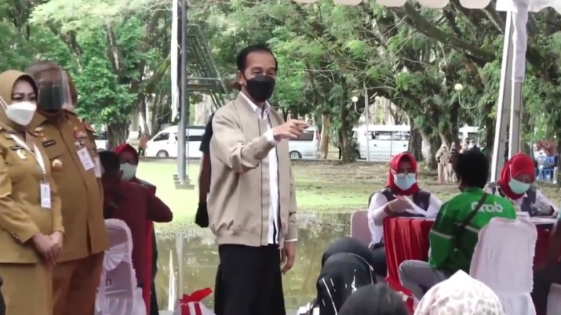 Jokowi Minta Kepala Daerah Turun Langsung Tangani Covid-19