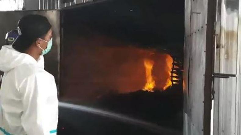 title Kebakaran Pabrik Arang Briket di Boyolali, Api Lalap Mesin Oven Pengering Kebakaran Pabrik Arang Briket di Boyolali, Api Lalap Mesin Oven Pengering
