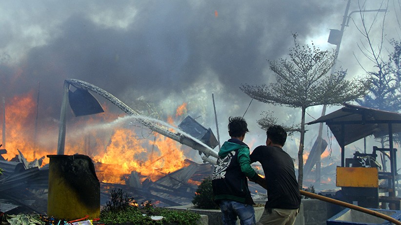 8 Rumah dan 1 Masjid Hangus Terbakar di Kawasan Padat Penduduk Kota Dumai - Bagian 2