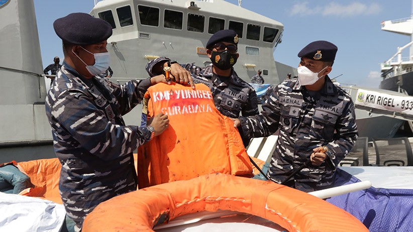 KRI Rigel Temukan Lokasi KMP Yunicee Tenggelam - Bagian 1