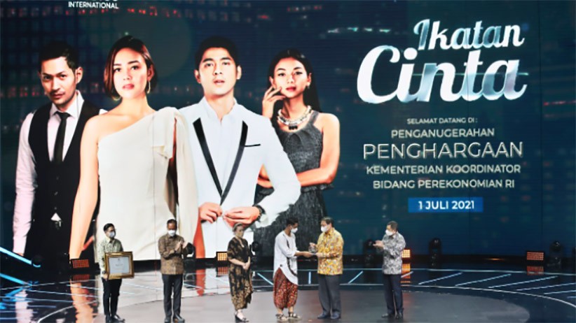 Sinetron Ikatan Cinta Terima Penghargaan dari Menko Perekonomian Airlangga Hartarto - Bagian 2