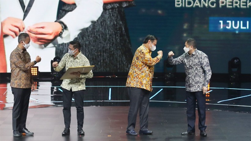 Sinetron Ikatan Cinta Terima Penghargaan dari Menko Perekonomian Airlangga Hartarto - Bagian 4