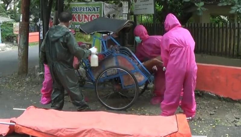 title Semarang Gempar, 2 Warga Terpapar Covid-19  Ditemukan Meninggal di Becak dan Warung Semarang Gempar, 2 Warga Terpapar Covid-19  Ditemukan Meninggal di Becak dan Warung