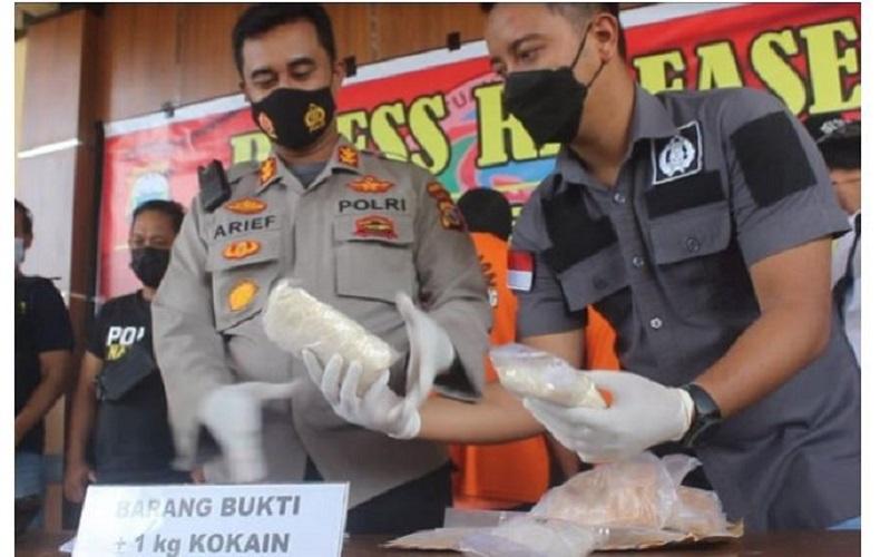 title Kasus Pertama di Sulsel, Polisi Gagalkan Peredaran Kokain 1 Kg di Pinrang Kasus Pertama di Sulsel, Polisi Gagalkan Peredaran Kokain 1 Kg di Pinrang