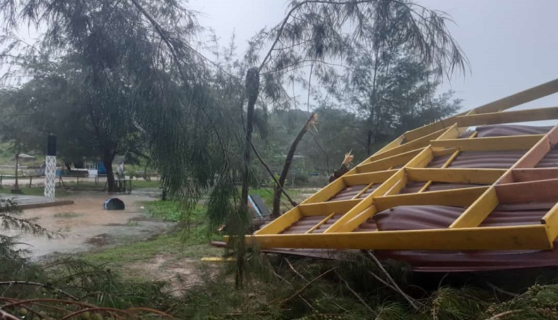 title Angin Kencang Rusak Fasilitas Pantai Kelisut, Tak Ada Korban Jiwa Angin Kencang Rusak Fasilitas Pantai Kelisut, Tak Ada Korban Jiwa